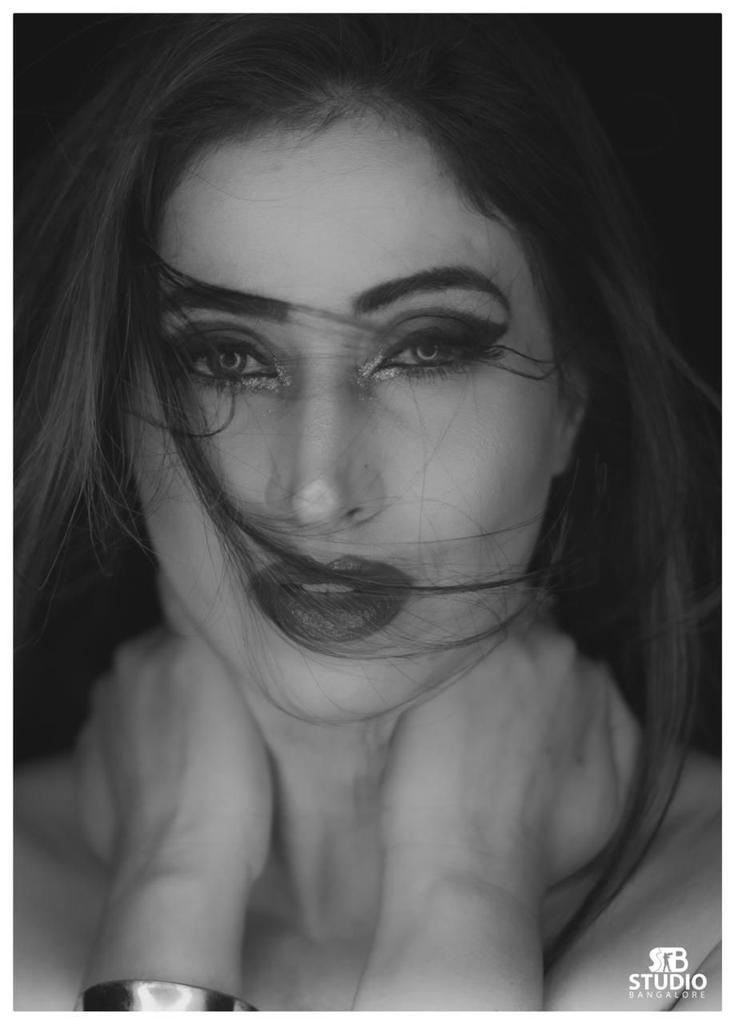 samaira-sandhu-b&w-img